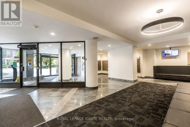 Building Photo - 350 Webb Dr