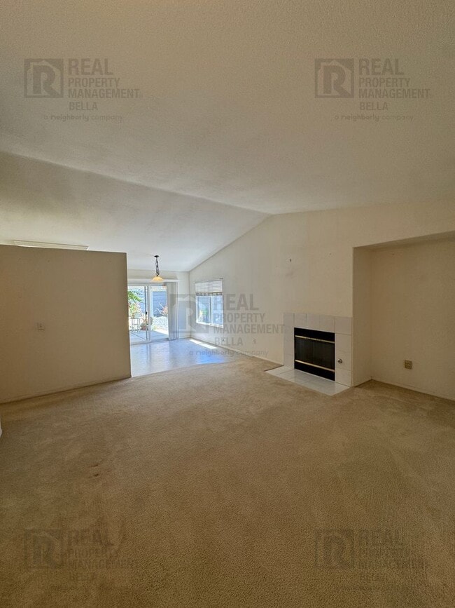 Building Photo - Charming 3 Bedroom, 2 Bathroom Home in Hemet