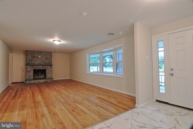 Building Photo - 1490 Chestnut Hill Rd