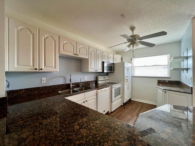 Building Photo - 1245 Carlton Ct