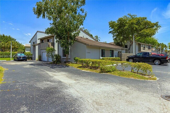 Building Photo - 10661 SW 113th Pl