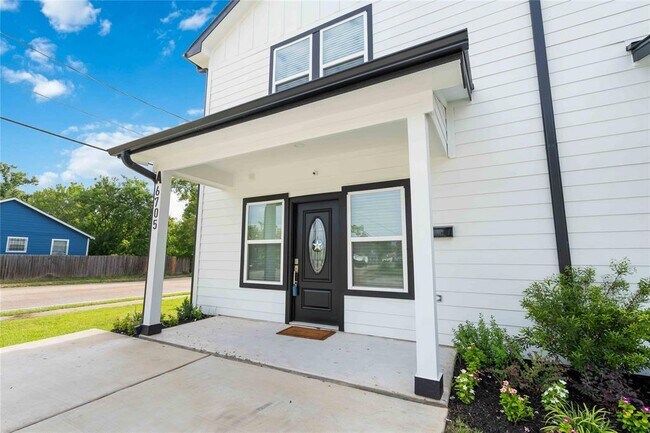 Foto del edificio - 6705 Goforth St