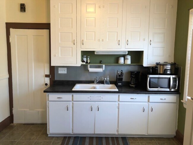 Kitchen - 2160 Eldred Ave