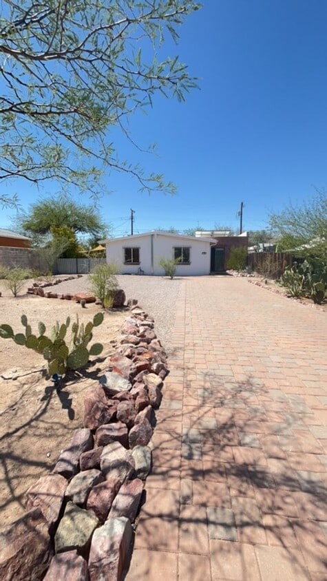 Close to University of Arizona - Close to University of Arizona