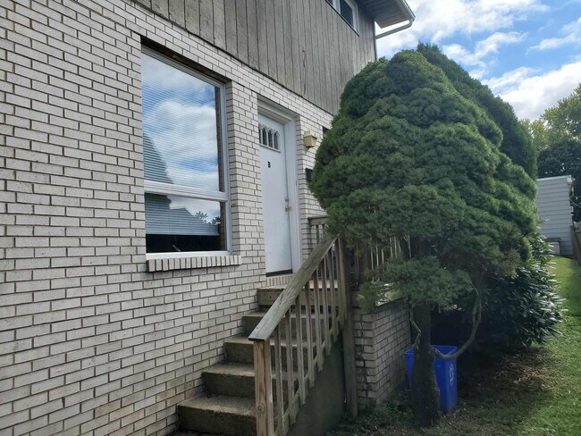 Foto del edificio - 252 Gompers Ave