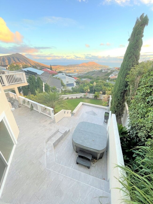 Foto del edificio - 4 Bed 3.5 Bath 2 Car Garage Home in Mariners Ridge, PETS OK!!!