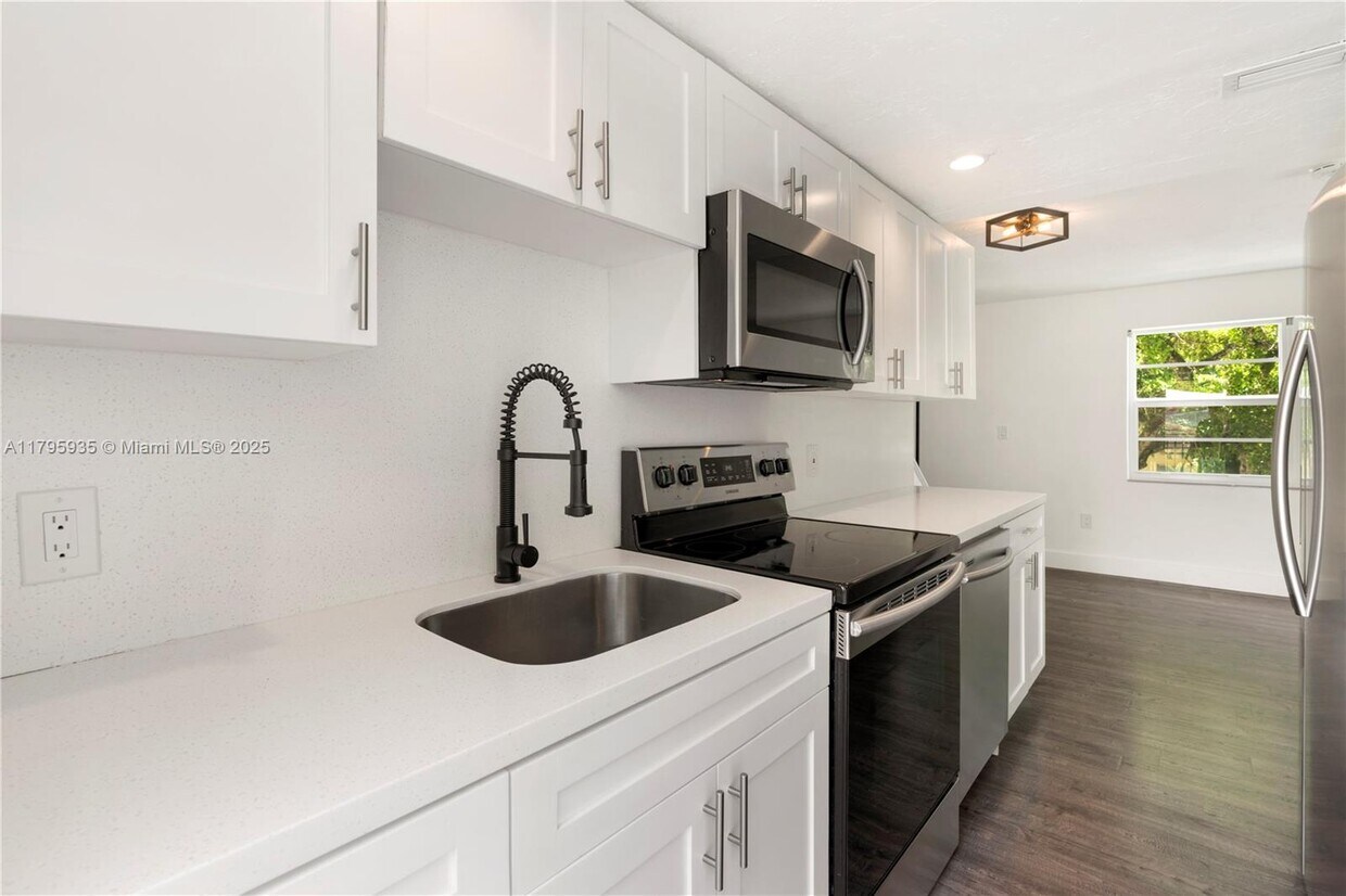 Foto principal - 1114 Douglas Rd