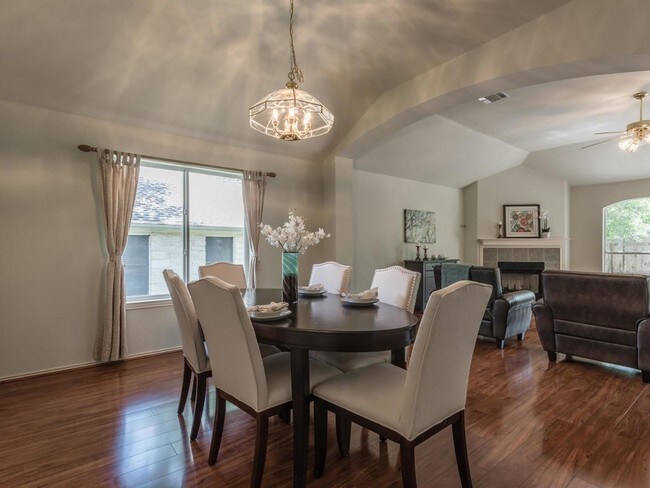 Foto del edificio - 5711 Marchmont Ln