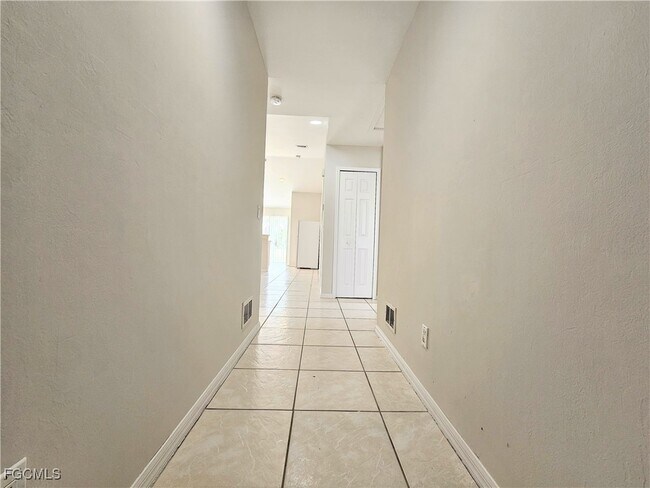 Building Photo - 124 Ivan Ave S