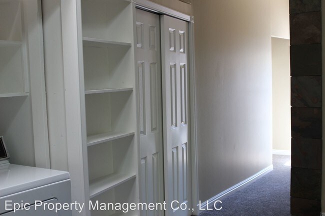 Building Photo - 4824 S Viewmont St