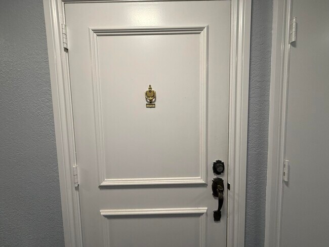 Foto del edificio - 7738 Lakeside Blvd