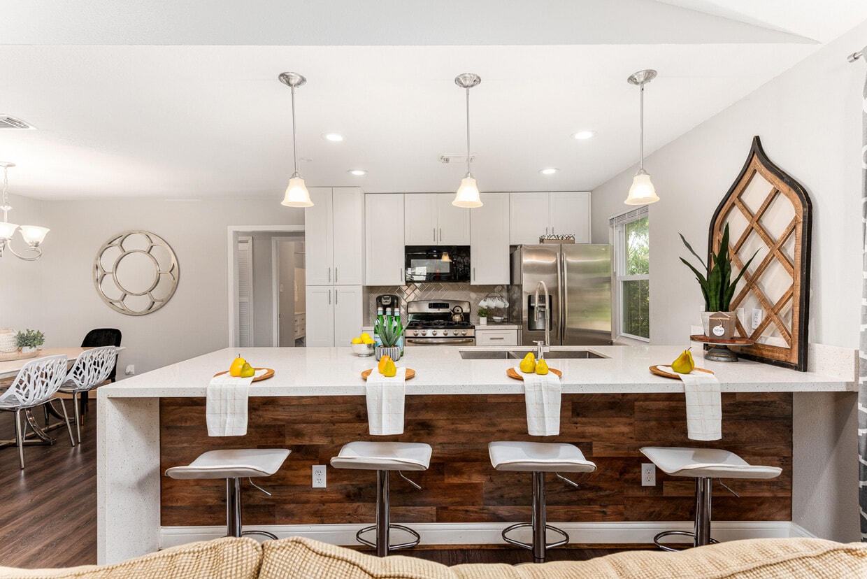 Photo - 1043 Grand Junction Drive