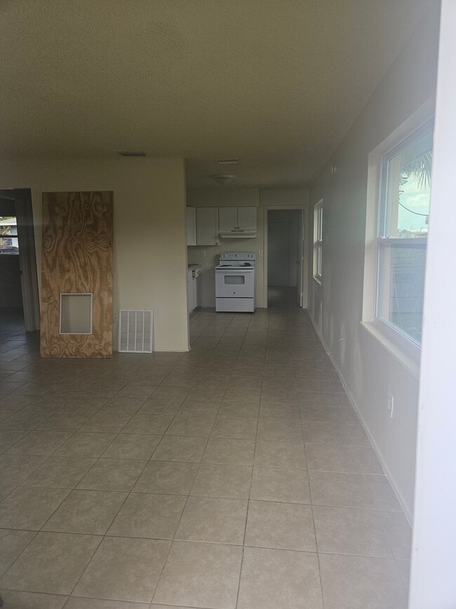 Building Photo - 3/2 DUPLEX
