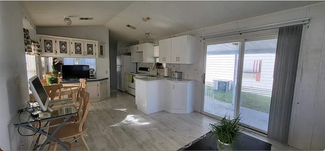 Photo - Cozy 1 bedroom furnished in Resort Style Community House