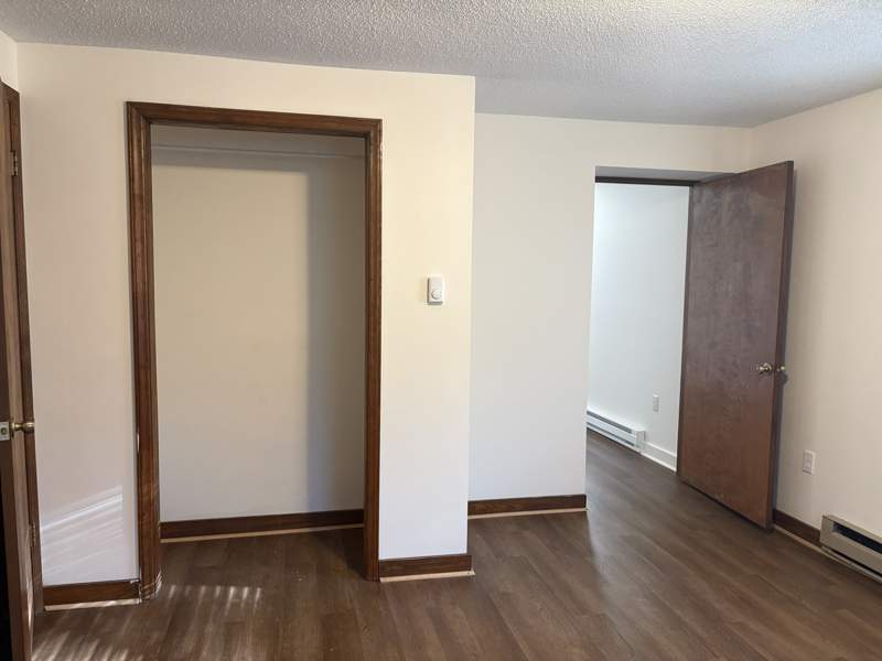 Building Photo - 10 Pine Path Ln