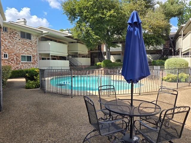 Foto principal - 7812 Royal Ln