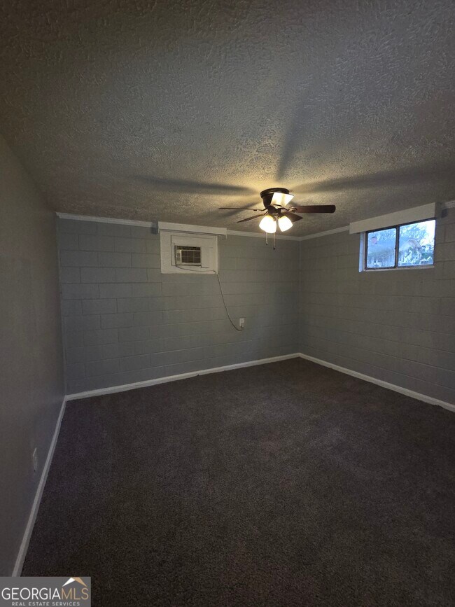 Foto del edificio - 928 Hamilton Blvd