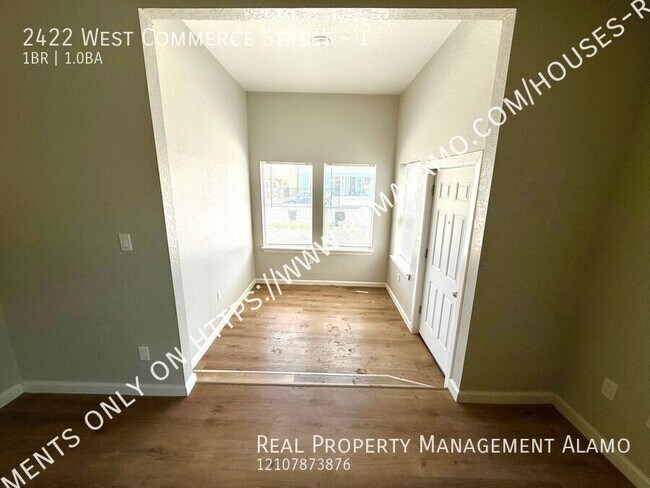Foto del edificio - 2422 W Commerce St