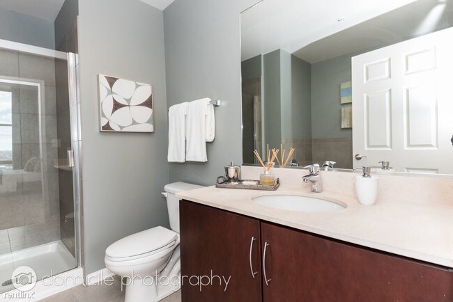 Foto del edificio - 1 br, 2 bath Condo - 12 E 9th St 1503