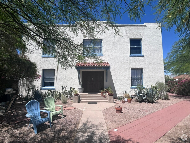 Building Photo - 150 E 16th St