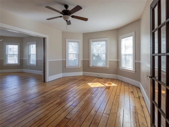 Building Photo - 18 Meader St
