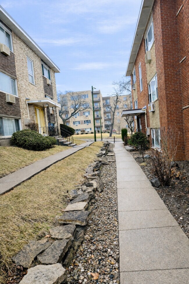 Building Photo - 2027 W 111th St