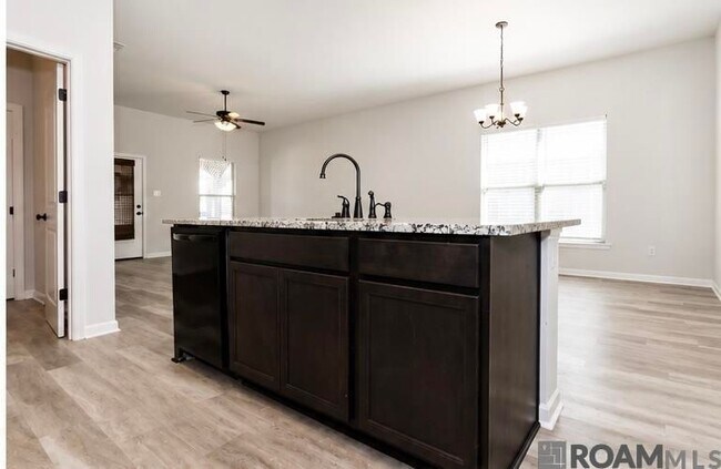 Building Photo - 13783 Fig Dr