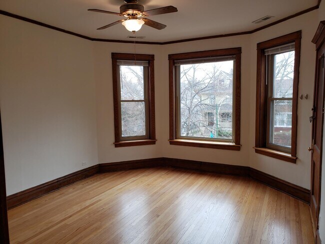 Building Photo - 4232 N Wolcott Ave
