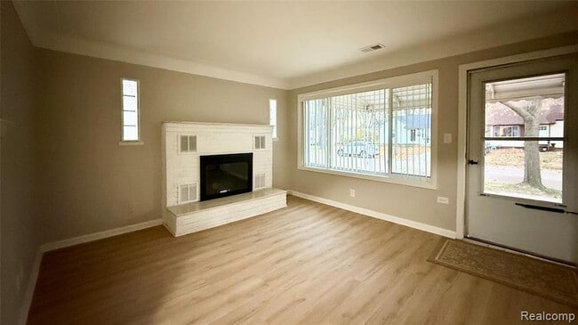 Building Photo - 805 E Milton Ave