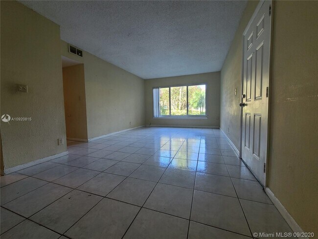 Building Photo - 2600 NW 39th Way