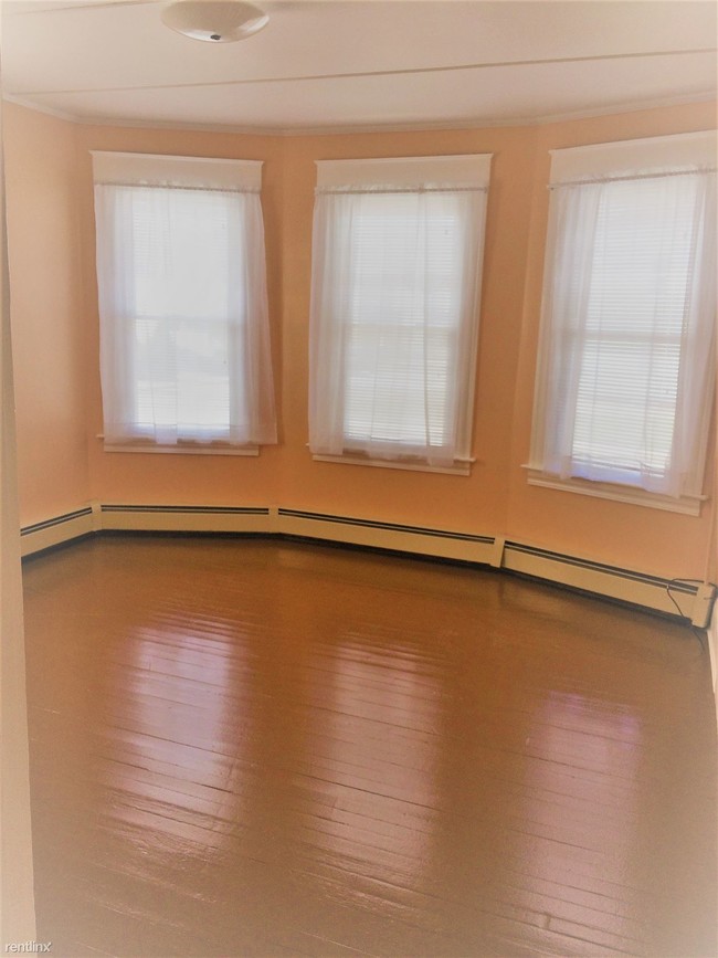 Building Photo - 1 br, 1 bath  - 111 Holl St