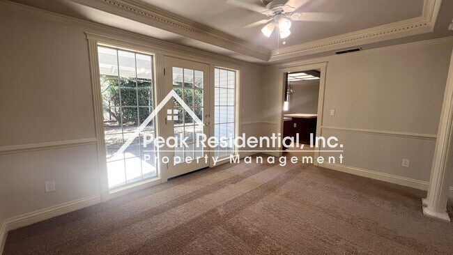 Foto del edificio - Spacious 5bd/3ba Roseville Home In Gated C...