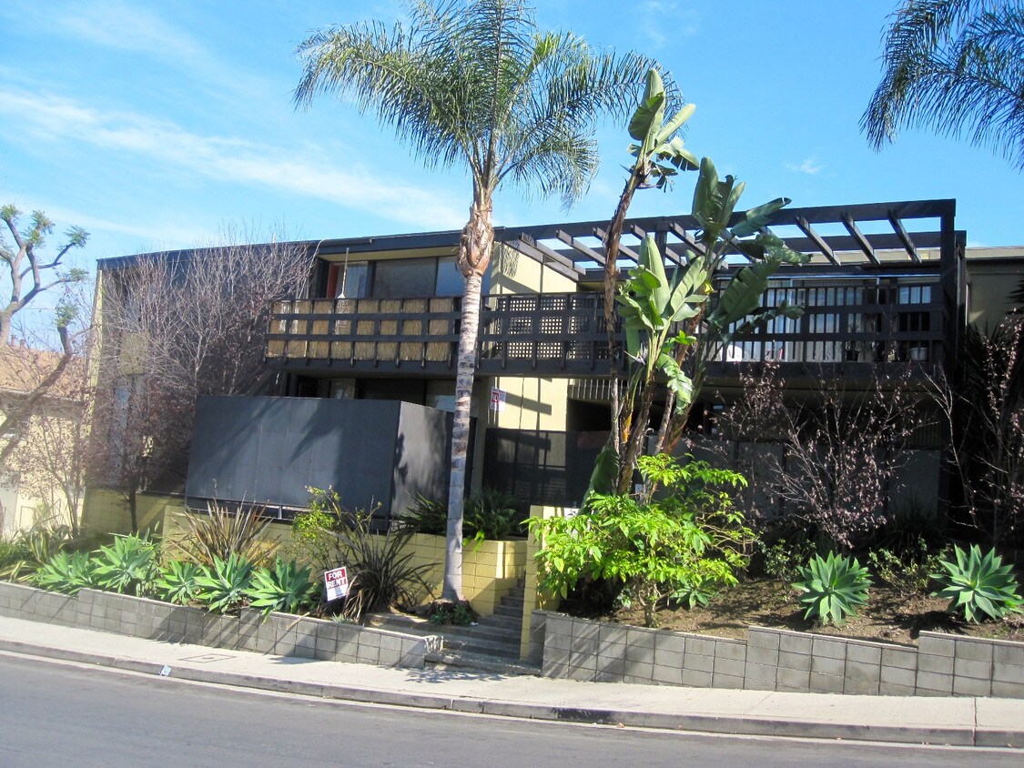 Foto principal - 4150 Hillcrest Dr