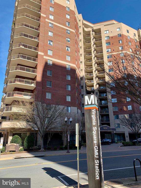 Building Photo - 901 N Monroe St