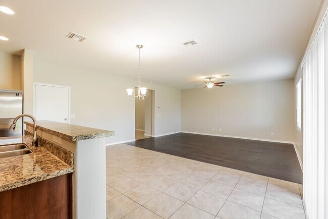 Foto del edificio - Beautiful 4 Bedroom, 2.5 bath Home in Buck...