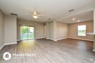 Building Photo - 1305 NE 34th Ln