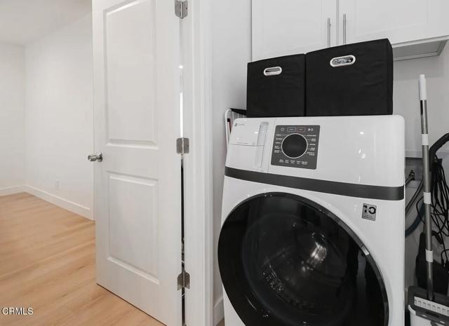 Building Photo - 268 E Providencia Ave