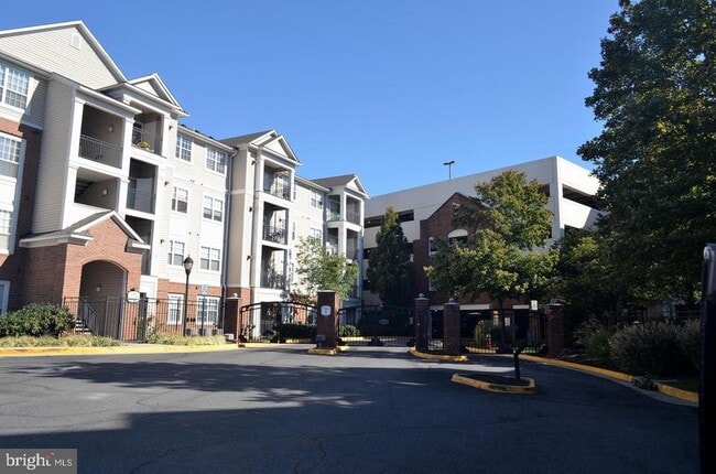 Building Photo - 12937 Centre Park Cir