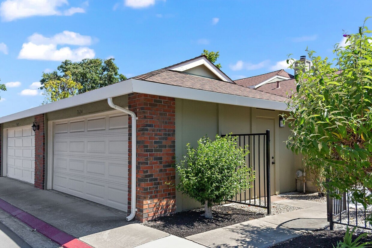 Primary Photo - 7614 Arbor Creek Cir