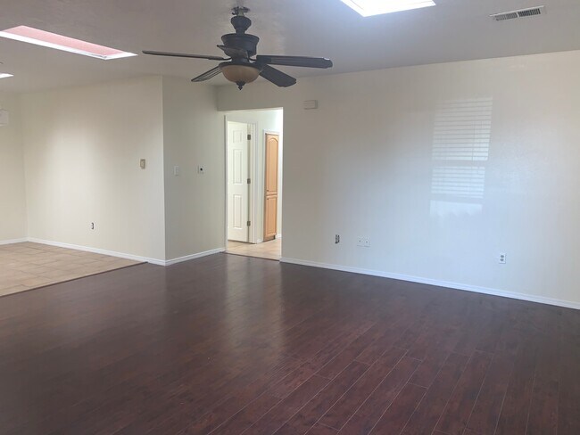 Foto del edificio - 137 Griegos Rd NW