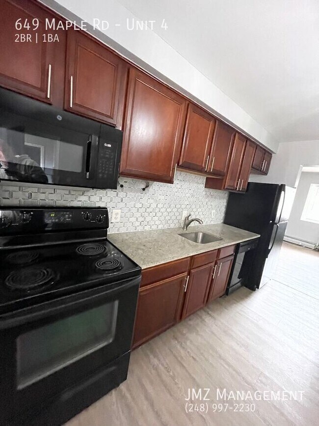 Foto del edificio - 649 W Maple Rd