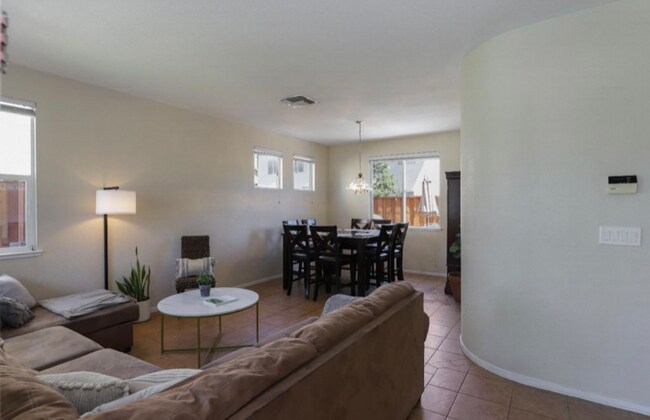 Building Photo - 2923 Rugby Ct