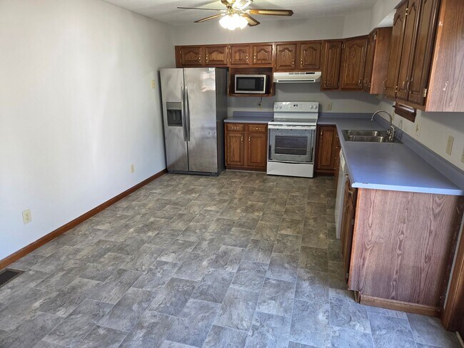 Building Photo - 3 Bedroom, 2 Bathroom House for Rent