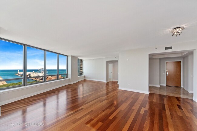 Foto del edificio - 600 N Lake Shore Dr