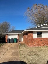 Building Photo - 205 NW 85th St