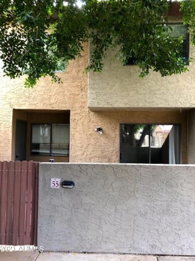 Primary Photo - 3 bedroom townhome for rent