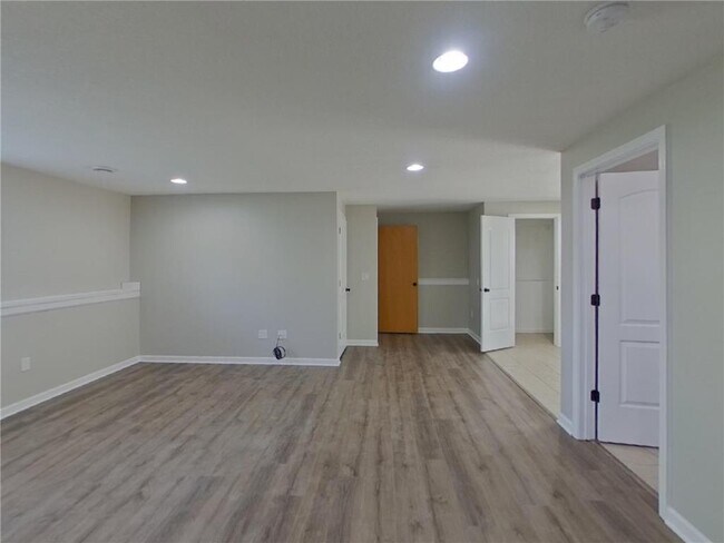 Building Photo - 407 Wagon Wheel Cir