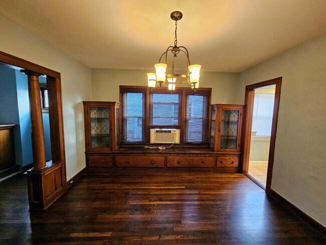 Building Photo - 1296 W 116th St
