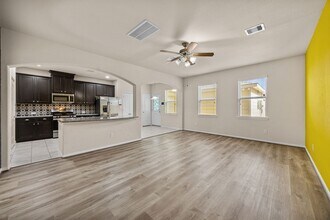 Building Photo - 7223 Pavilion Dr