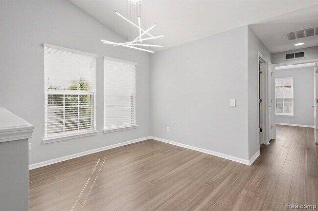 Building Photo - 27909 Hopkins Dr